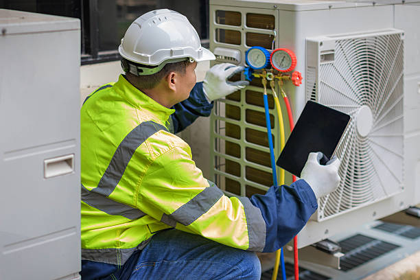 Professional Hvac Installation technician working in Wimauma, FL